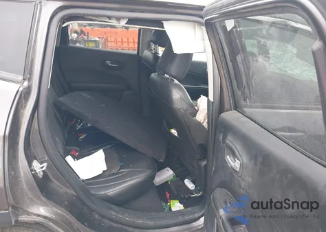 2018 Jeep Compass Latitude Fwd z USA, uszkodzony, nr VIN 3C4NJCBB3JT137294